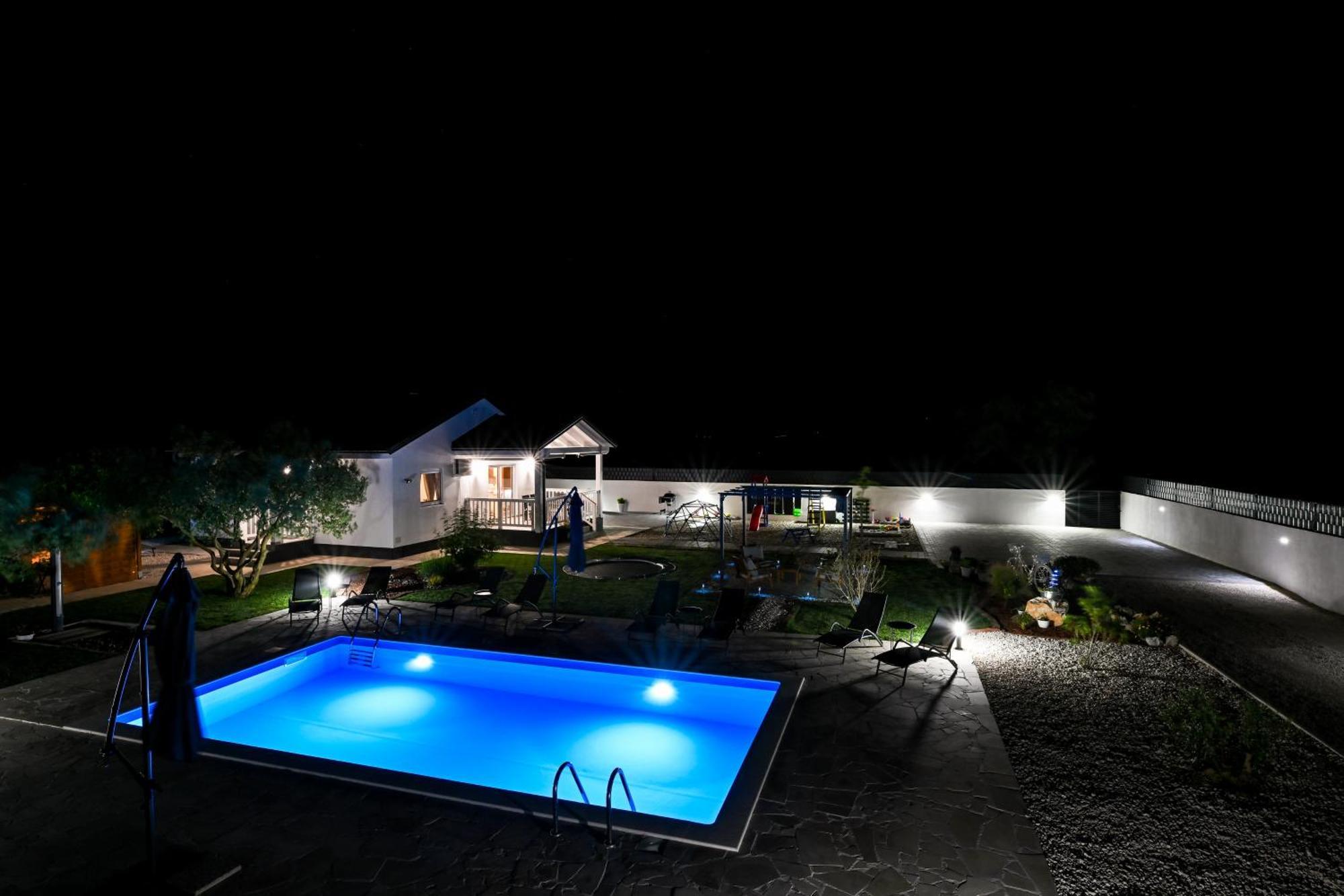 Holiday Home Aprilis With Pool, Jacuzzi And Sauna Galovac  Exterior photo