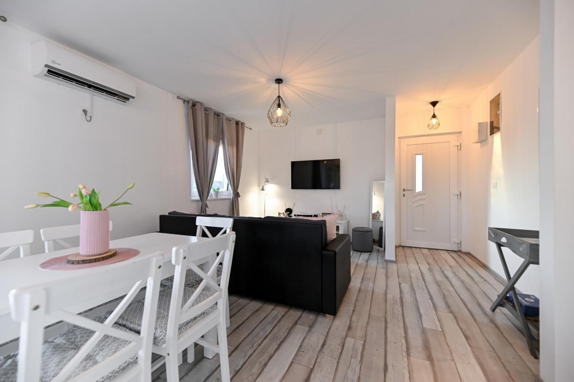 Holiday Home Aprilis With Pool, Jacuzzi And Sauna Galovac  Exterior photo