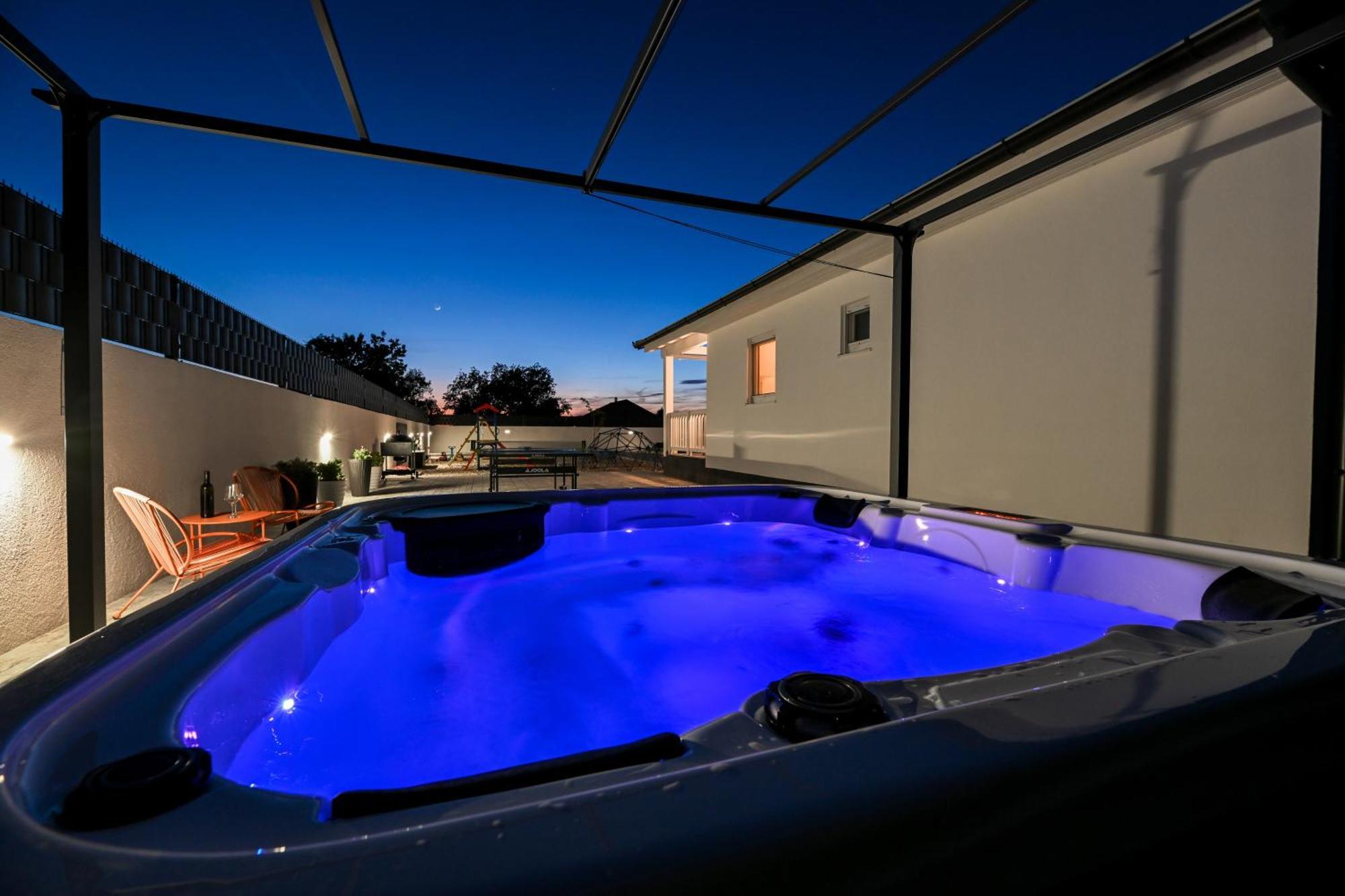 Holiday Home Aprilis With Pool, Jacuzzi And Sauna Galovac  Exterior photo