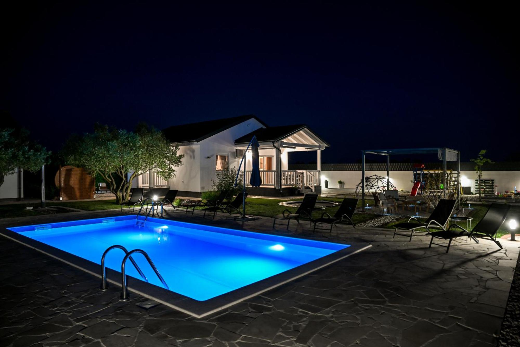 Holiday Home Aprilis With Pool, Jacuzzi And Sauna Galovac  Exterior photo