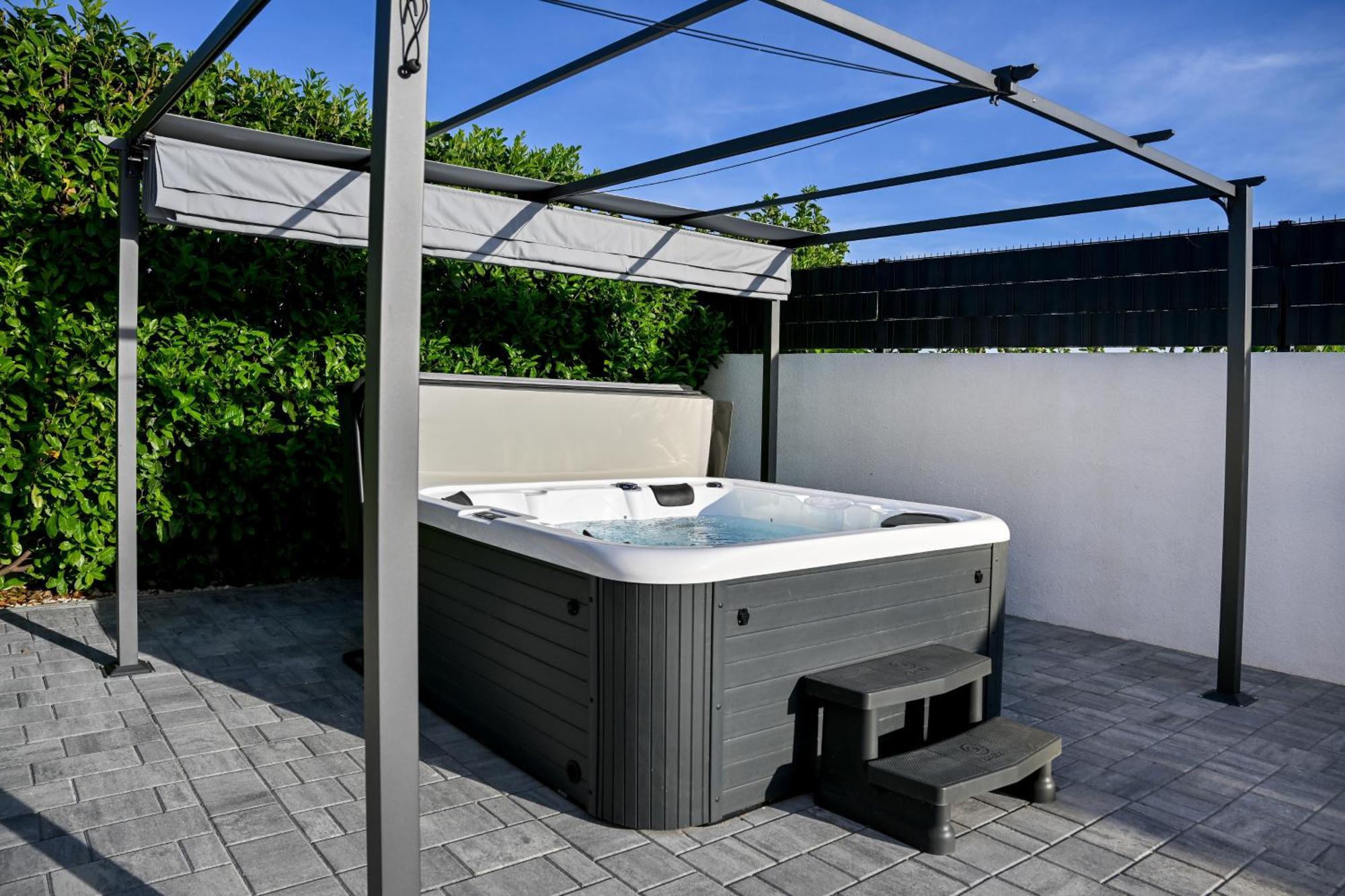 Holiday Home Aprilis With Pool, Jacuzzi And Sauna Galovac  Exterior photo